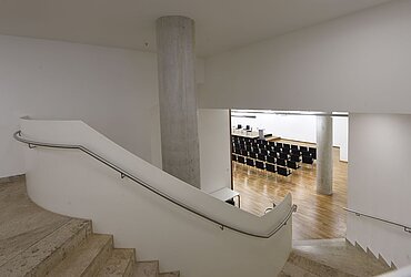Treppe zum Eugen-Bolz-Saal